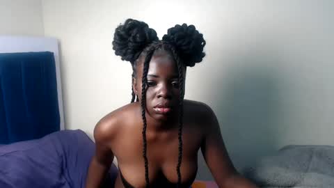 petitebeautyy online show from May 2026 07:04:01 PM