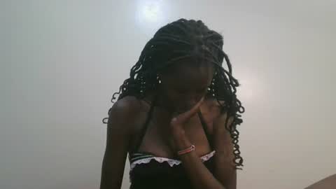 Snapshot of petiteblackjuicy chatting on June 2026 10:09:01 AM Amara online show from June 2026 10:09:01 AM