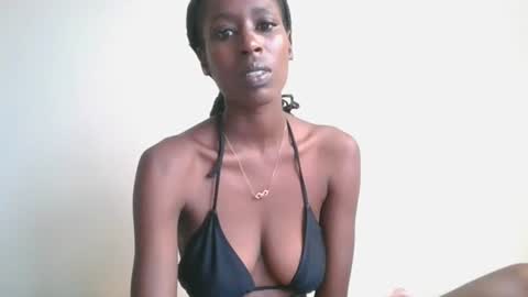 Snapshot of petiteblackjuicy chatting on June 2026 07:36:01 AM Amara online show from June 2026 07:36:01 AM