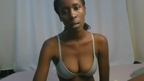 Snapshot of petiteblackjuicy chatting on July 2026 09:39:02 PM Amara online show from July 2026 09:39:02 PM