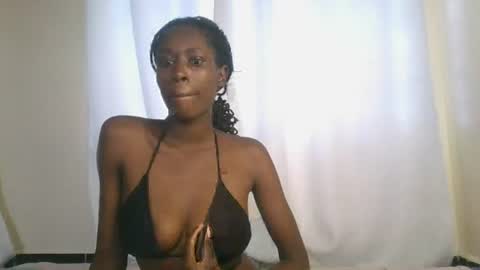 Snapshot of petiteblackjuicy chatting on July 2026 10:40:01 AM Amara online show from July 2026 10:40:01 AM