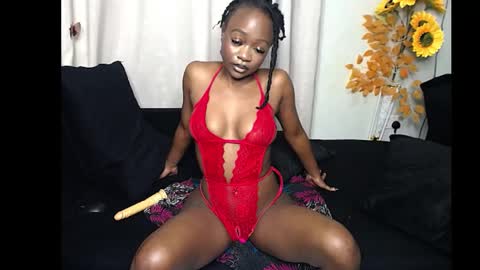 Snapshot of petitebony2478 chatting on April 2026 01:05:01 AM ebonyshawtypetit online show from April 2026 01:05:01 AM