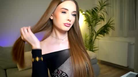 Petitegonwiild online show from November 2025 10:54:02 PM