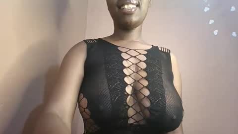 Snapshot of petitemomma76379 chatting on June 2026 08:16:01 AM sexy chocolate online show from June 2026 08:16:01 AM