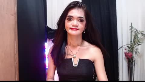 Snapshot of petitepinaycyrenets chatting on April 2026 03:23:01 AM TsDELICIOUSCum69 online show from April 2026 03:23:01 AM