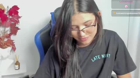 Snapshot of petitesophi chatting on November 2025 10:10:01 PM Sofa online show from November 2025 10:10:01 PM