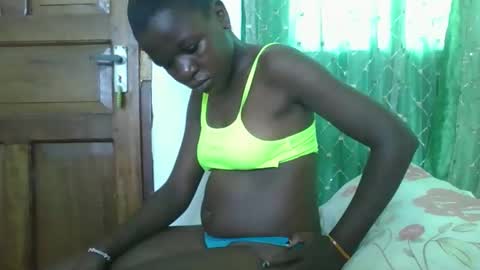 Snapshot of petitesweetchiq chatting on December 2025 07:13:02 AM petitesweetchiq online show from December 2025 07:13:02 AM