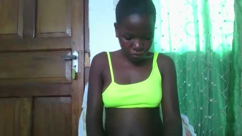 Snapshot of petitesweetchiq chatting on December 2025 05:13:01 AM petitesweetchiq online show from December 2025 05:13:01 AM