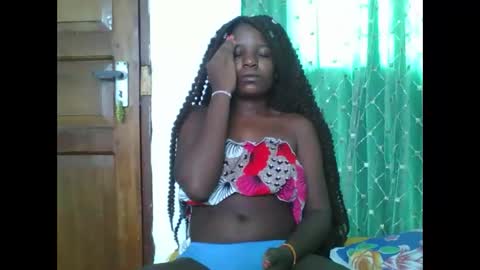 Snapshot of petitesweetchiq chatting on March 2026 06:39:01 AM petitesweetchiq online show from March 2026 06:39:01 AM