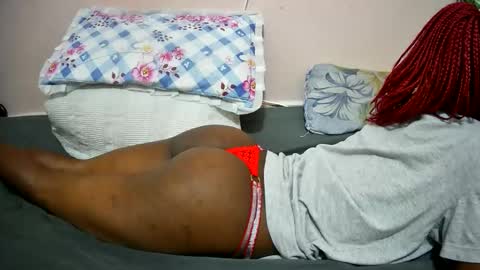 Snapshot of petitetasha chatting on September 2025 06:13:02 AM petitetasha online show from September 2025 06:13:02 AM