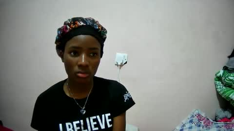 Snapshot of petitetasha chatting on September 2025 08:14:01 AM petitetasha online show from September 2025 08:14:01 AM