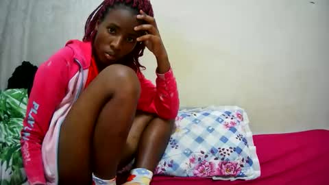 Snapshot of petitetasha chatting on September 2025 03:05:01 AM petitetasha online show from September 2025 03:05:01 AM