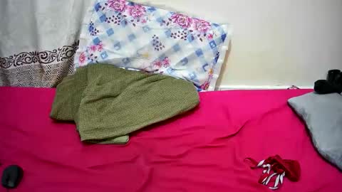 Snapshot of petitetasha chatting on November 2025 10:49:02 AM petitetasha online show from November 2025 10:49:02 AM