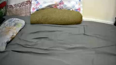 Snapshot of petitetasha chatting on December 2025 07:24:01 AM petitetasha online show from December 2025 07:24:01 AM