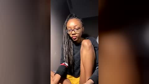 Snapshot of petitetingz chatting on July 2026 06:29:01 AM petitetingz online show from July 2026 06:29:01 AM