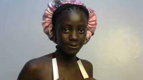 petitte_gyaal online show from October 2025 06:29:01 PM