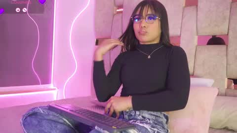 Snapshot of petitte_mussa chatting on March 2026 04:01:02 AM Mussa online show from March 2026 04:01:02 AM