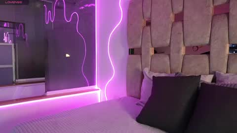 Snapshot of petitte_mussa chatting on April 2026 03:42:01 AM Mussa online show from April 2026 03:42:01 AM