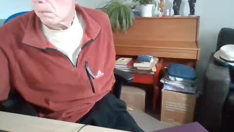 Snapshot of petitwilly chatting on February 2025 10:12:01 AM petitwilly online show from February 2025 10:12:01 AM