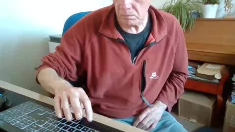 Snapshot of petitwilly chatting on May 2026 04:36:02 PM petitwilly online show from May 2026 04:36:02 PM
