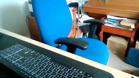 Snapshot of petitwilly chatting on June 2026 09:07:02 AM petitwilly online show from June 2026 09:07:02 AM