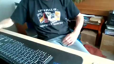 Snapshot of petitwilly chatting on June 2026 09:00:01 AM petitwilly online show from June 2026 09:00:01 AM