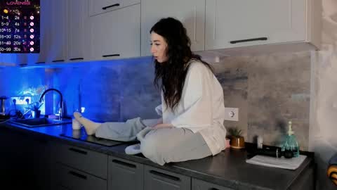 Snapshot of petracilley chatting on December 2024 08:15:01 PM Emma online show from December 2024 08:15:01 PM