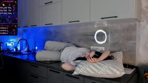 Snapshot of petracilley chatting on December 2024 11:17:01 PM Emma online show from December 2024 11:17:01 PM