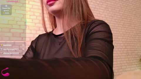 Snapshot of phantomlace chatting on April 2026 05:37:02 AM Alice online show from April 2026 05:37:02 AM