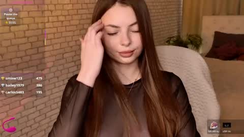 Snapshot of phantomlace chatting on April 2026 05:49:02 AM Alice online show from April 2026 05:49:02 AM