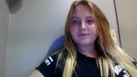 Snapshot of phatassblond chatting on December 2024 12:29:01 AM PhatAssBlond online show from December 2024 12:29:01 AM