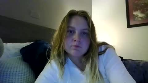 Snapshot of phatassblond chatting on December 2024 02:13:02 AM PhatAssBlond online show from December 2024 02:13:02 AM