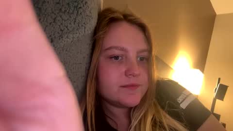 Snapshot of phatassblond chatting on December 2024 10:41:01 PM PhatAssBlond online show from December 2024 10:41:01 PM