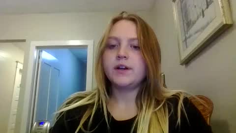 Snapshot of phatassblond chatting on December 2024 02:36:02 AM PhatAssBlond online show from December 2024 02:36:02 AM