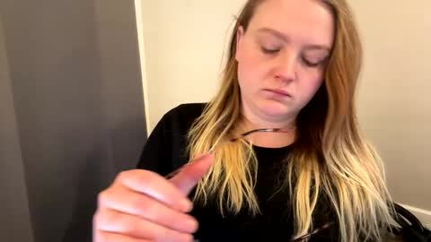 Snapshot of phatassblond chatting on January 2025 05:20:01 PM PhatAssBlond online show from January 2025 05:20:01 PM