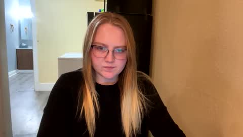 Snapshot of phatassblond chatting on February 2025 11:50:01 PM PhatAssBlond online show from February 2025 11:50:01 PM
