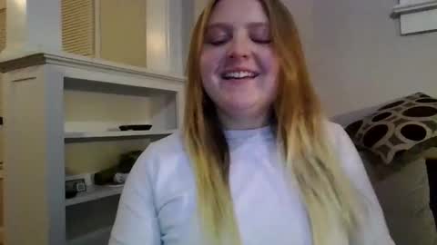Snapshot of phatassblond chatting on February 2025 01:13:01 AM PhatAssBlond online show from February 2025 01:13:01 AM