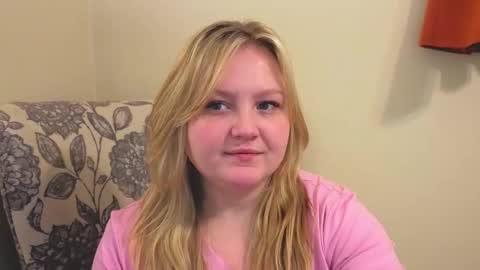 Snapshot of phatassblond chatting on April 2026 09:39:01 PM PhatAssBlond online show from April 2026 09:39:01 PM
