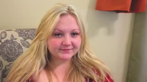 Snapshot of phatassblond chatting on April 2026 09:34:01 PM PhatAssBlond online show from April 2026 09:34:01 PM