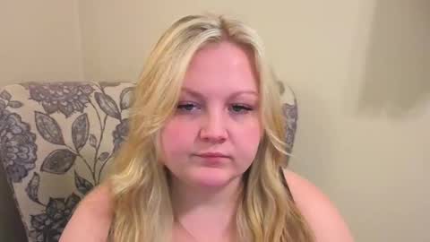 Snapshot of phatassblond chatting on April 2026 07:19:01 PM PhatAssBlond online show from April 2026 07:19:01 PM