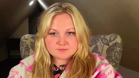 Snapshot of phatassblond chatting on May 2026 03:44:01 AM PhatAssBlond online show from May 2026 03:44:01 AM