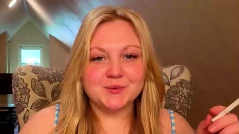 Snapshot of phatassblond chatting on May 2026 09:10:02 PM PhatAssBlond online show from May 2026 09:10:02 PM