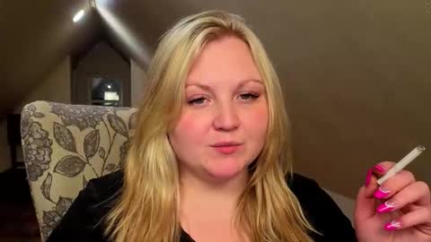 Snapshot of phatassblond chatting on May 2026 01:33:01 AM PhatAssBlond online show from May 2026 01:33:01 AM