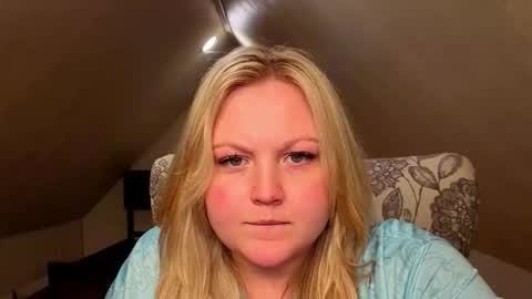 Snapshot of phatassblond chatting on May 2026 10:04:02 PM PhatAssBlond online show from May 2026 10:04:02 PM