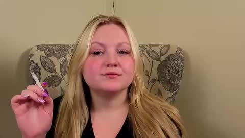 Snapshot of phatassblond chatting on May 2026 11:46:01 PM PhatAssBlond online show from May 2026 11:46:01 PM