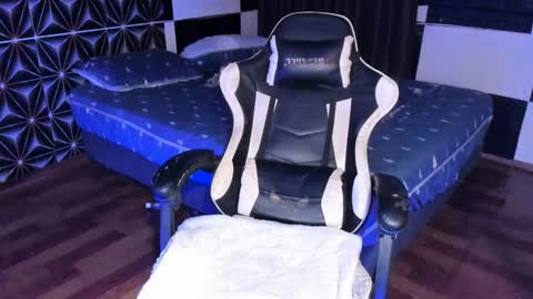 Snapshot of philhotbody chatting on February 2025 10:48:02 AM AJ online show from February 2025 10:48:02 AM