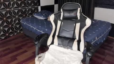 Snapshot of philhotbody chatting on March 2025 03:32:02 AM AJ online show from March 2025 03:32:02 AM