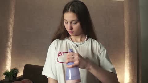 Bella online show from January 2025 10:15:01 PM