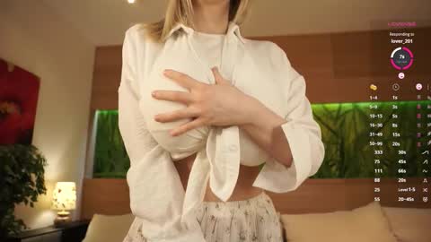 Bella online show from October 2025 05:59:02 PM