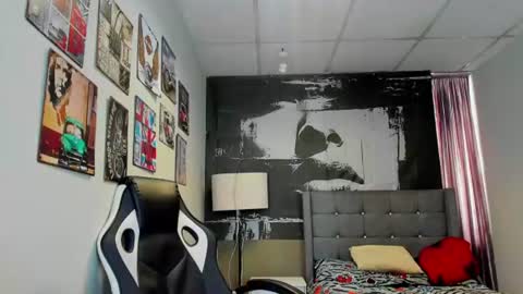 Snapshot of philippsx chatting on July 2026 08:05:01 PM PHILLIP online show from July 2026 08:05:01 PM